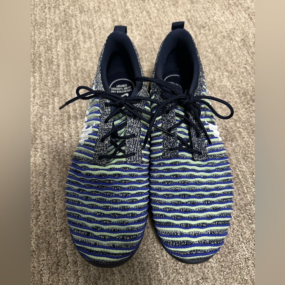 Like new Womens NIKE ROSHE TWO FLYKNIT Navy Trainers 844929 401
